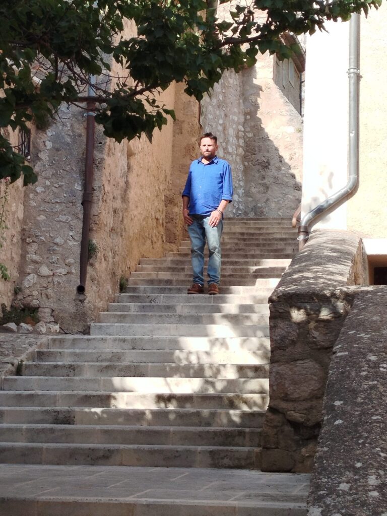 émotion au détour des ruelles de Moustiers-Sainte-Marie.